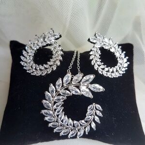 Swarovski Elements 925 Sterling Silver  Marquis Wreath Necklace & Earrings NEW